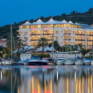 Sisus Marina Çeşme